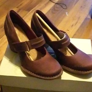Suede Wine dress shoes size 9, NWT